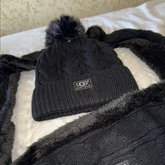 NWOT UGG Black Cable Knit Infinity Beanie and Scarf Set. - Picture 5 of 5